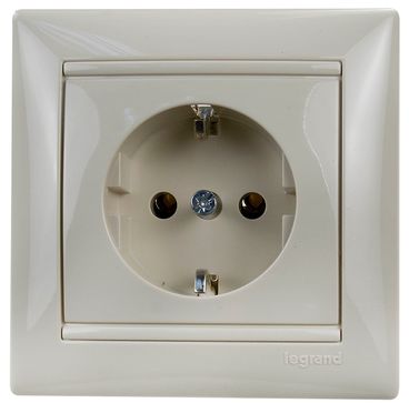 VALENA Розетка скрытый с заземл 16А слоновая кость IP20 Legrand