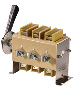 Выключатель-разъединитель ВР32-37 В 71250-32 УХЛ3, 400А, съёмная боковая смещённая рукоятка, 3-х полюсный на два направления, с д/г камерами, IP32