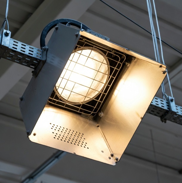     Преимущества промышленных светильников в реальных сценариях  Светильник промышленный: надежное решение для эффективного освещения