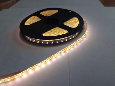 Лента св/д 2835 12V 9,6W 120led IP65 бел. холодный Giant4