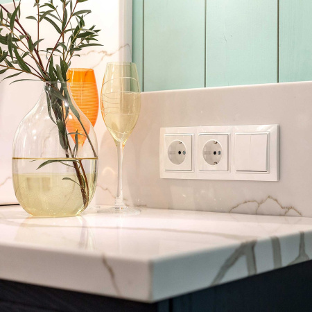 Встраиваемые механизмы Розетка СУ 1-м с заземл. 16А Белый IP20 Werkel