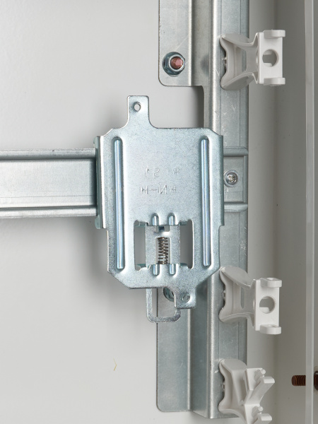 Скоба RCS-1 на DIN-рейку для ВА88-32 IEK