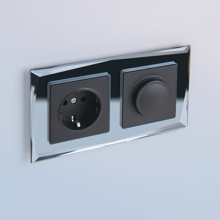 Розетка с заземлением, безвинтовой зажим (черный матовый) СУ IP20 Werkel