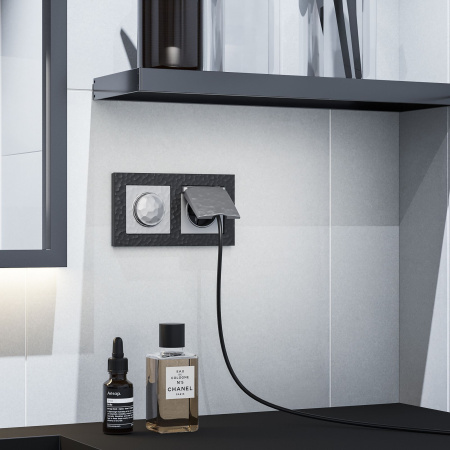 Розетка влагозащ. с зазем. с защит. крышкой и шторками (серебряный) Hammer СУ IP44 Werkel