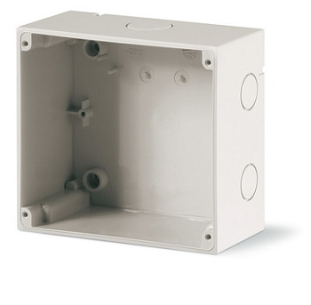 Коробка накладная с метрическими вводами 136х125 DKC