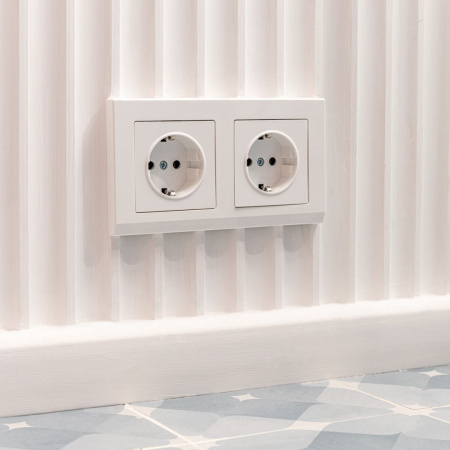 Встраиваемые механизмы Розетка СУ 1-м с заземл. 16А Белый IP20 Werkel