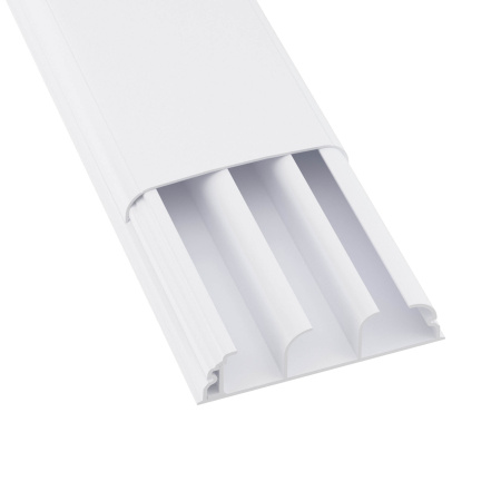 Кабель-канал плинтусного типа 90х25 мм, трехсекционный, с крышкой DKC