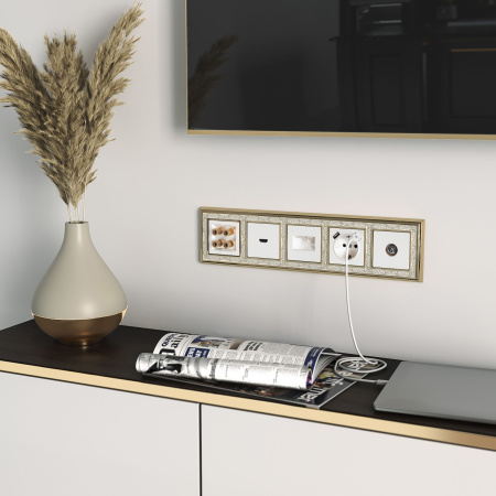 Встраиваемые механизмы Розетка СУ 1-м с 2 USB 5В/2,4А, 2х5В/1,2А, 16А Белый IP20 Werkel Встраиваемые механизмы Розетка СУ 1-м с 2 USB 5В/2,4А, 2х5В/1,2А, 16А Белый IP20 Werkel