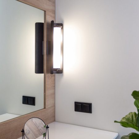 Розетка влагозащ. с зазем. с защит. крышкой и шторками (черный матовый) СУ IP44 Werkel