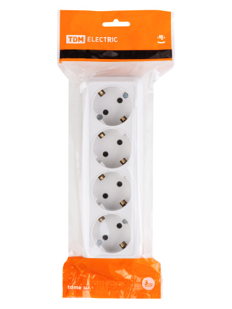 Розетка 4-х местная горизонтальная 2П+3 открытой установки IP20 16A белая "Ладога" TDM