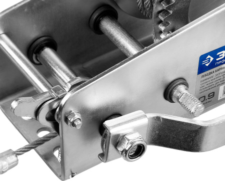 Лебедка ручная барабанная "Профессионал", тяговая, тросовая, 0.9 т, 8 м ЗУБР