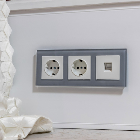 Favorit Рамка на 3 поста (серый,стекло) Werkel