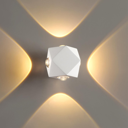 Настенный св-к IP54 LED 8W 732Лм 3200K DIAMANTA бел/металл ODEON LIGHT