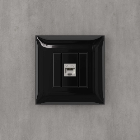 Компьютерная розетка RJ-45 без шторки в стену, кат.5e одинарная экранированная, "Avanti", "Черный квадрат" DKC