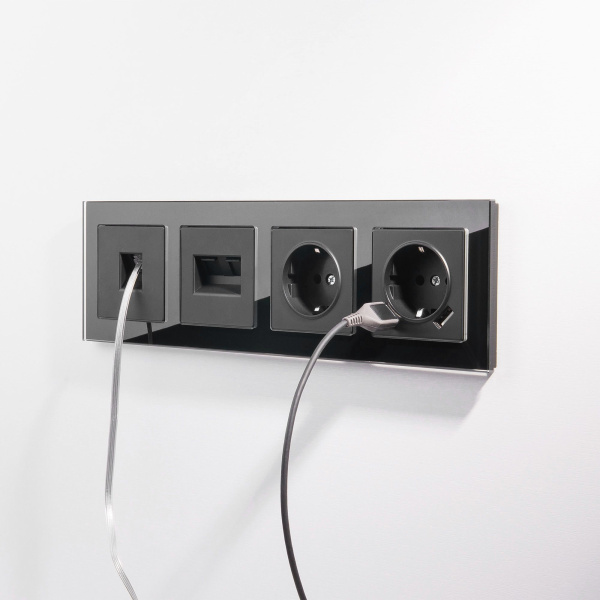 Favorit Рамка на 4 поста (черный) Werkel