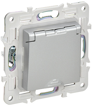 SKANDY Розетка 1-местная с заземлением с защитными шторками и крышкой 16А IP44 SK-R11S серебряный IEK