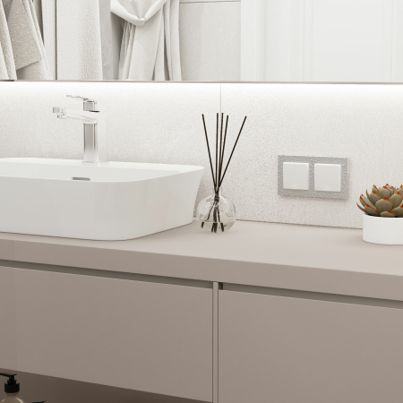 Розетка с заземлением и шторками c крышкой (белый матовый) СУ IP44 Werkel