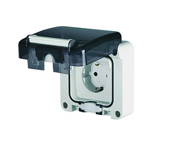 Розетка панельная. Защита IP66 с вставленной вилкой DKC