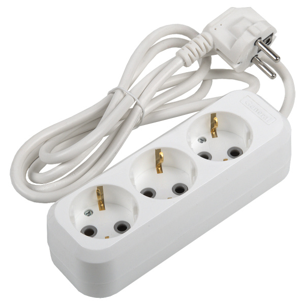 Удлинитель бытовой GES-16-3x100-3-7m, 16А, 3х1 мм2, 3 места, 7 метров, с заземлением, без выключателя General