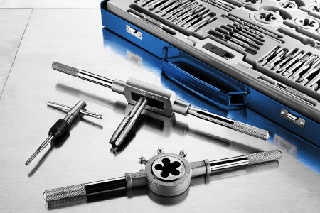 110 предметов, набор метчиков и плашек, сталь Р6М5 ЗУБР