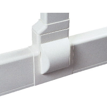 Тройник для плинтусного короба 100х40 мм с отводом на короб 90х40 мм, белый DKC