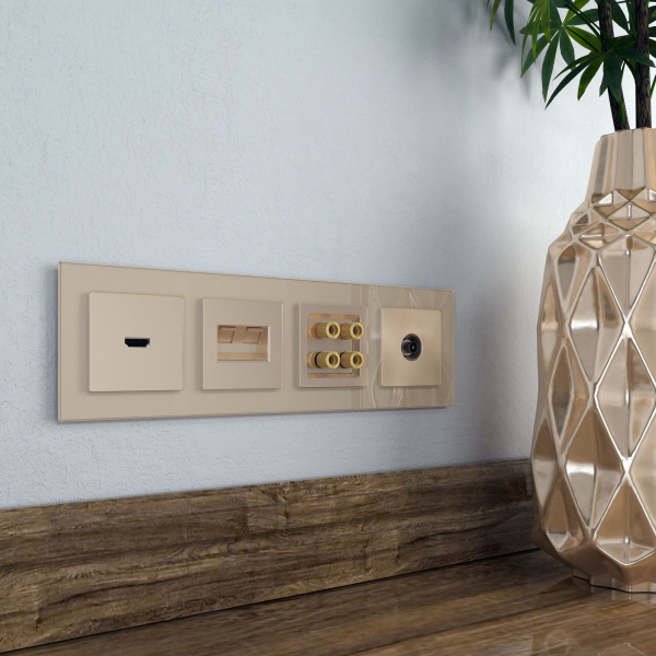 Favorit Рамка на 4 поста (шампань) Werkel