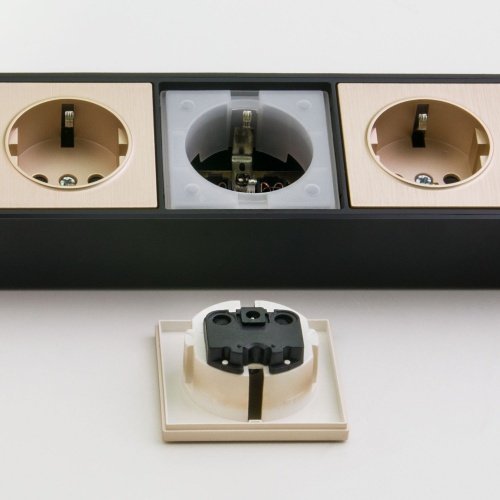 Розеточный блок 4-х местный + 3 USB черный/шампань рифленый Werkel фото 6