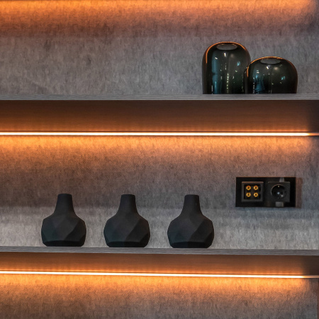 Розетка с заземлением, безвинтовой зажим (черный матовый) СУ IP20 Werkel