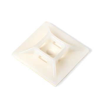 СНЯТ Площадка самоклеящаяся ПМС-О 28х28(б)  (уп.100 шт) КВТ