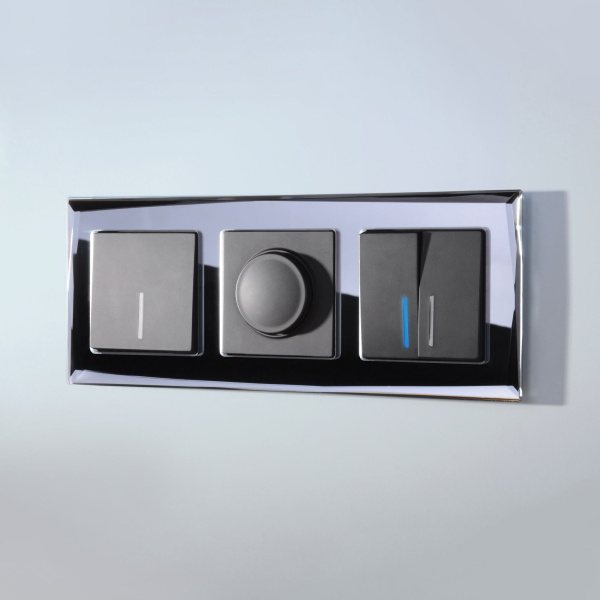 Diamant Рамка на 3 поста (черный) Werkel