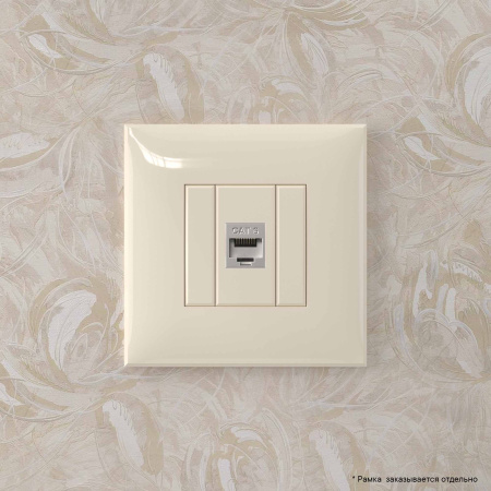Компьютерная розетка RJ-45 без шторки в стену, кат.6 одинарная экранированная, "Avanti", "Ванильная дымка" DKC