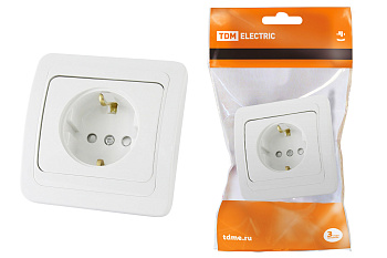 Розетка 2П+З 16А c защитными шторками белая "Валдай" TDM