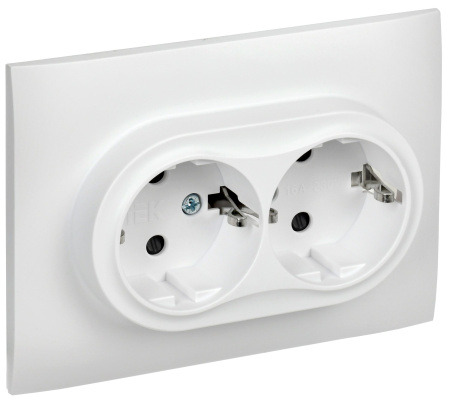SKANDY Розетка 2-местная с заземлением с защитными шторками 16А в сборе SK-R07W арктический белый IEK