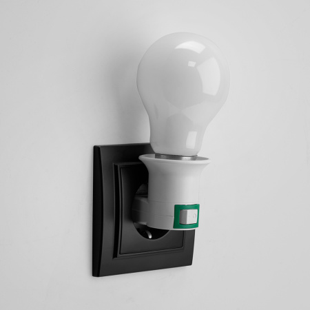 LH61 Патрон-переходник с E27 на розетку (для лампы E27), с выключ., 230V, пластик, белый, 40*60мм