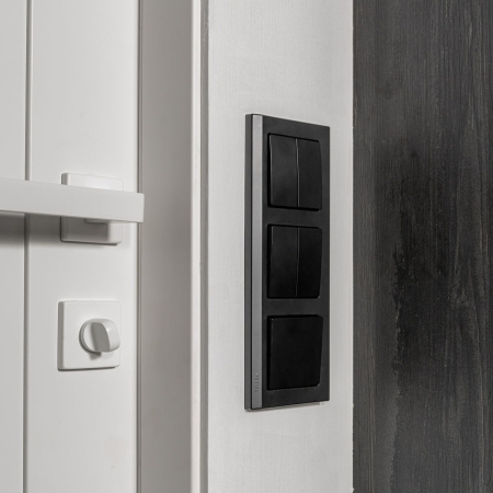 Stark Рамка горизонт/вертик 3 пост . Черный IP20 Werkel