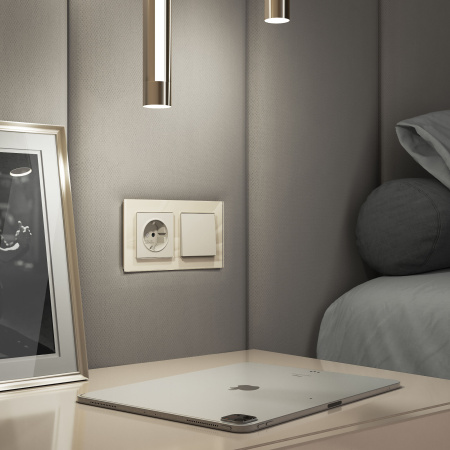 Favorit Рамка на 2 поста (молочный, стекло) Werkel