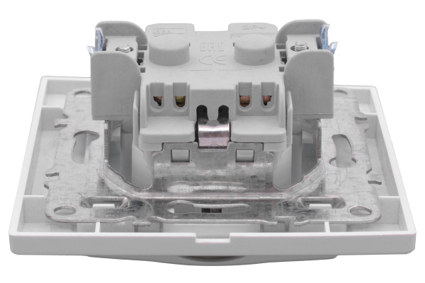 Минск Розетка 1-местная СП с заземлением и крышкой 16А белая с защ, штор, EKF
