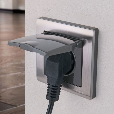 Розетка влагозащ. с зазем. с защит. крышкой и шторками (глянцевый никель) СУ IP44 Werkel