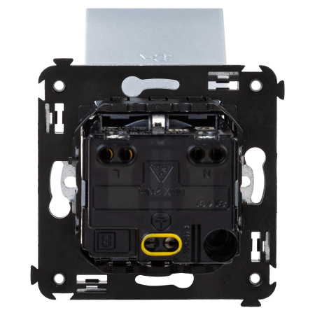 Розетка с крышкой в стену, 2P+E, с з/ш, "Avanti", "Закаленная сталь" DKC