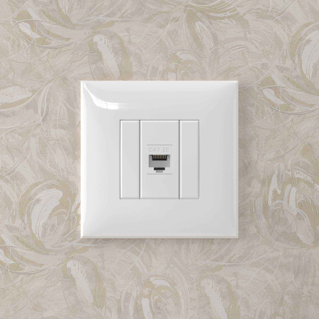 Компьютерная розетка RJ-45 без шторки в стену, кат.5е одинарная, "Avanti", "Белое облако" DKC