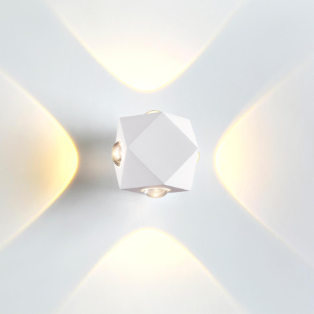 Настенный св-к IP54 LED 8W 732Лм 3200K DIAMANTA бел/металл ODEON LIGHT