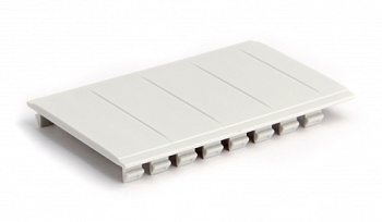 Заглушка на 4 мод. RAL7035 для настенных щитков IP40 и IP65 DKC